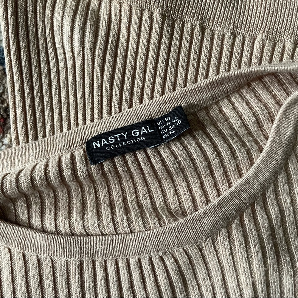 Nasty Gal Taupe Two Piece Sweater Skirt Set, Size 10 - Picture 2 of 7